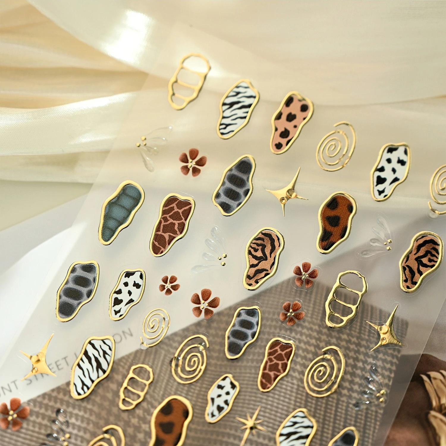 Retro-Tiermuster, goldgeprägte – Nail Art Zebra Bewertung und Preis